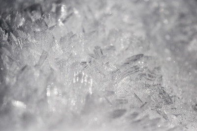 白雪皑皑的瀑布