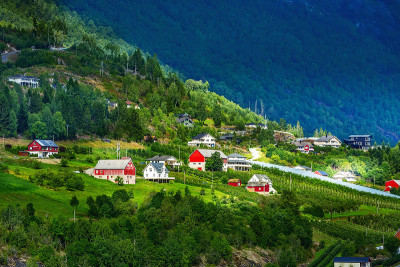 挪威峡湾村庄景观