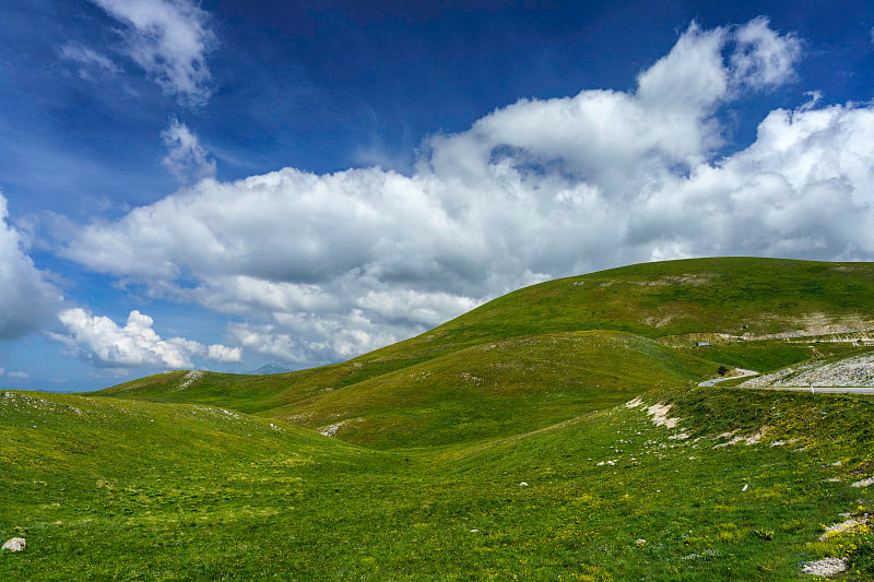 意大利阿布鲁佐格兰萨索自然公园的山景