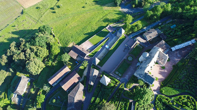 从空中俯瞰法国Périgord的La roque - gaageac村