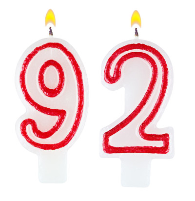 92支生日蜡烛孤立在白色背景上