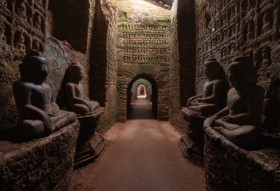 缅甸Mrauk-U古寺庙中的佛像