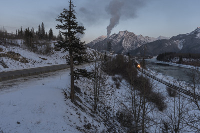 埃克斯肖的水泥厂，有心山，高速公路和铁路