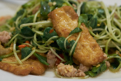 芽葵花炒豆腐。