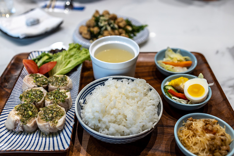 台湾流行食物冷鸡饭汤