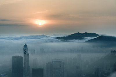 香港维多利亚港多雾多云