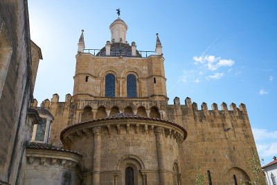 葡萄牙科英布拉(Coimbra)，古老的教堂大教堂Se Velha塔入口