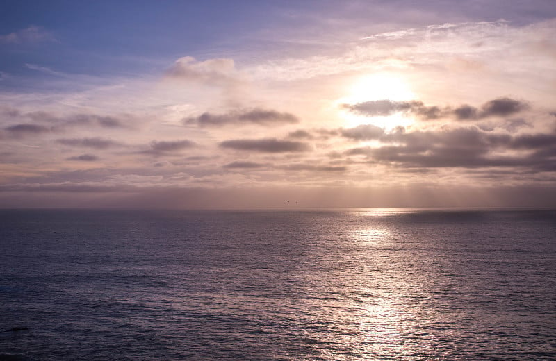 日落时分，从Palos Verdes, CA的Vicente灯塔看风景