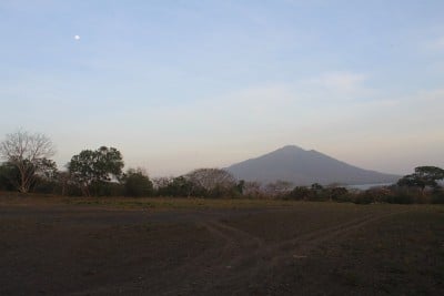 火山与月球-水平