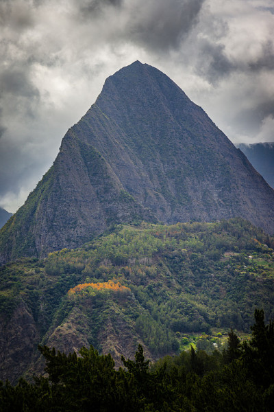 皮克顿卡布里斯的观点，马法特马戏团的山峰，在Réunion岛上的火山口