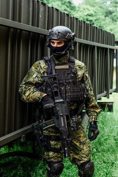 克罗地亚特种宪兵，身着农田林地制服