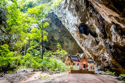 泰国帕拉雅·那空洞，Khua Kharuehat亭庙，位于泰国巴育普·基里汗Khao Sam Roi