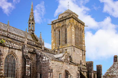 Locronan。圣罗南教堂一侧，布列塔尼，Finistère