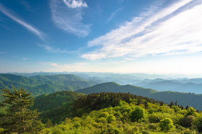 从蓝岭公园大道上的Cowee山俯瞰风景