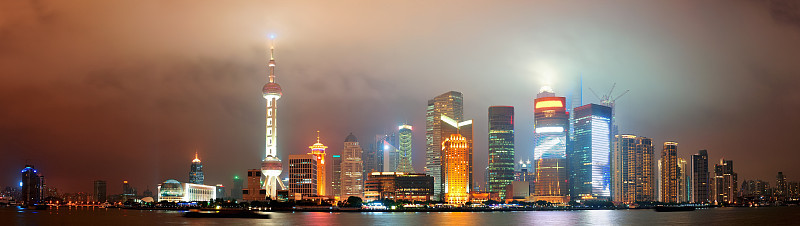 夜晚的上海天际线