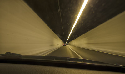 高速公路上的隧道
