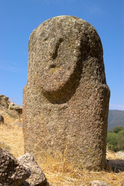 科西嘉岛Filitosa的menhirs