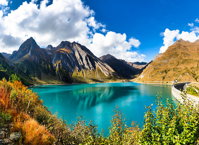 莫拉斯科湖的秋季美景