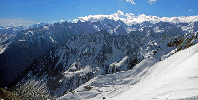 自然奇观-勒里斯马戏团在Hautes-Pyrénées附近考特雷茨-法国