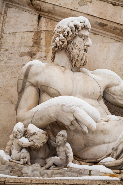 2018年2月26日，意大利罗马，Fontana della Dea Roma雪景
