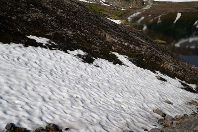 华盛顿贝克山(Mt Baker)的石南草地(Heather Meadows)地区仍有积雪