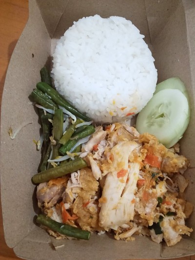 传统食物麻辣鸡饭