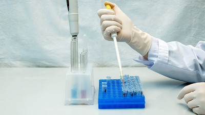 实验室技术员做化学分析