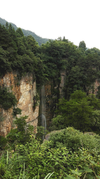 高山和悬崖