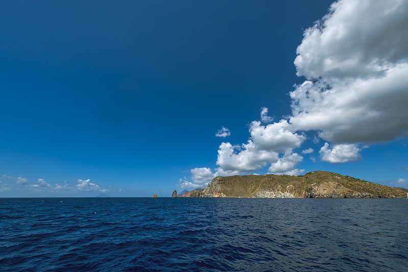 海风岛海岸线，地中海。彩色图像