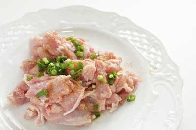 韩国菜，调味鸡和大葱