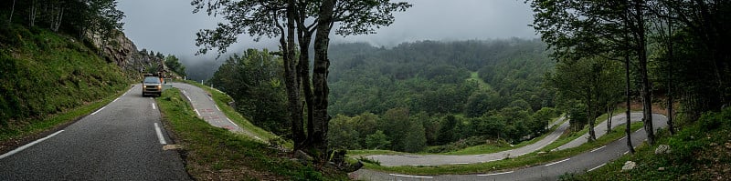 佩勒勒上校的全景。