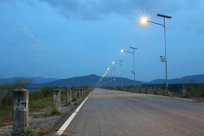 泰国罗永府夜晚的街道