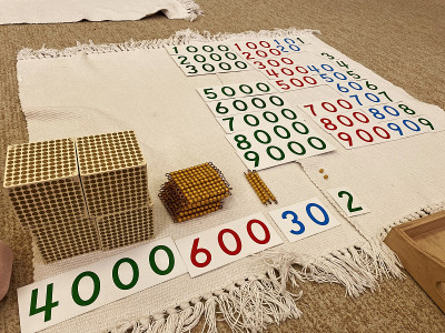 蒙特梭利黄金材料和卡和黄金银行