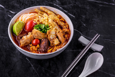泰式猪肉粉条配咖喱鸡