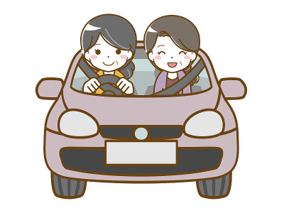 中年妇女开车，中年妇女坐在副驾驶座