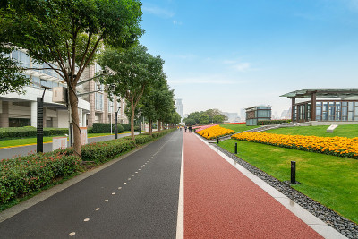 中国上海外滩广场公园内的健身步道