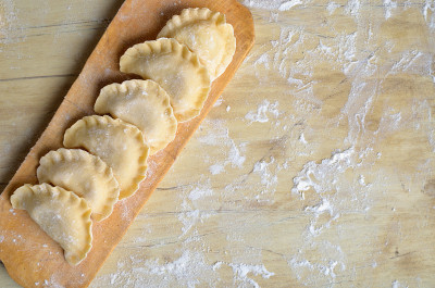 雕刻pierology和pelmeni概念