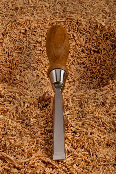 一种雕刻凿子的艺术作品，从刀尖到刀柄