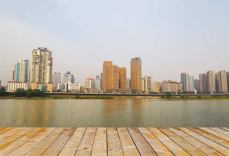 中国绵阳有河的城市建筑