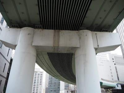 高架公路下(日本大阪中之岛)