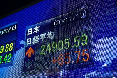 一个电子公告板在商业城市东京八祖晚上特写