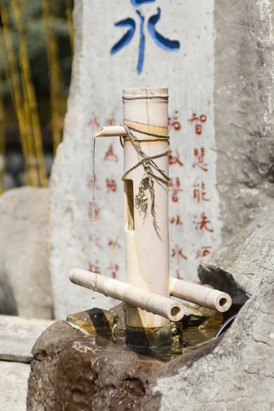 佛寺传统竹喷泉