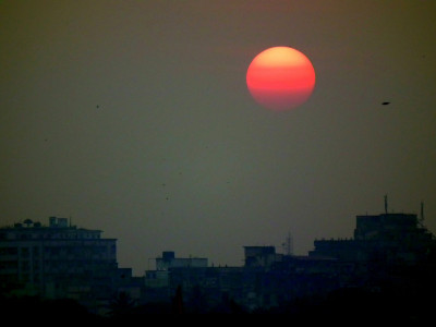 夕阳下的橙色太阳