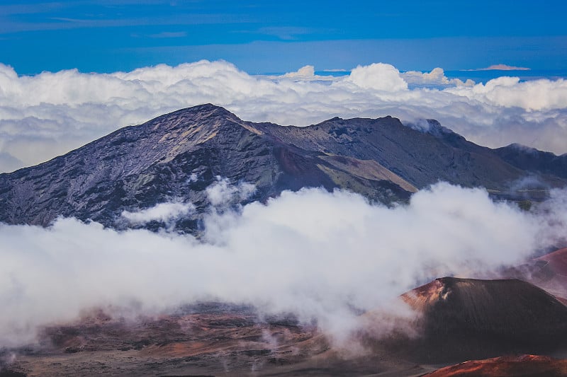 哈雷阿卡拉火山口顶部