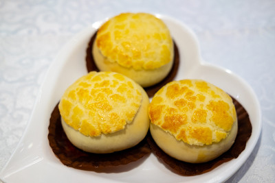 菠萝包夹叉烧，叉烧酥(叉烧苏)