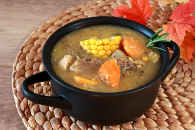 哥伦比亚撕裂汤（Sancocho de Costilla）