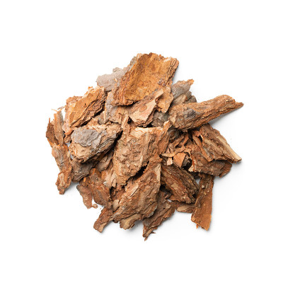 分离的松树皮屑堆