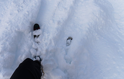 滑雪板上粉