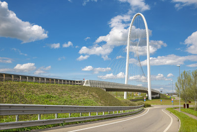 Reggio Emilia -现代拱桥，建筑师Santiago Calatrava