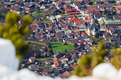 德国巴伐利亚历史小镇Garmisch partenkirchen的春天